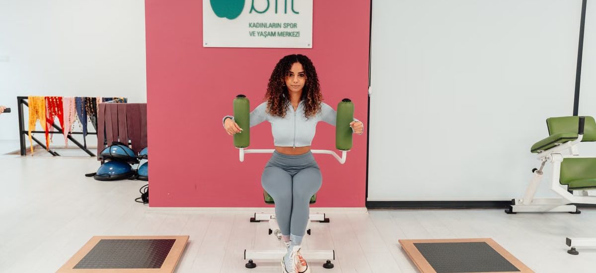 A woman exercising at B-Fit gym in Yalova, Türkiye, focused on fitness and health.